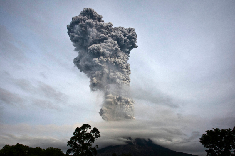 Illustration for article titled The Terrible Beauty of Volcanic Eruptions and Lava Flows